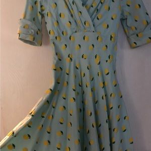 Light green dress with lemons